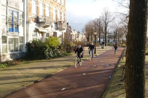 Fast and safe cycle route along the Amstel